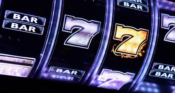 Live Sic Bo table on slot pulsa showing three dice in a clear cup with multiple camera angles and betting interface